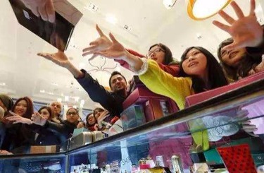 女同互扣逼喷水视频中国人依然爱赴日旅游 消费已由爆买转向网购